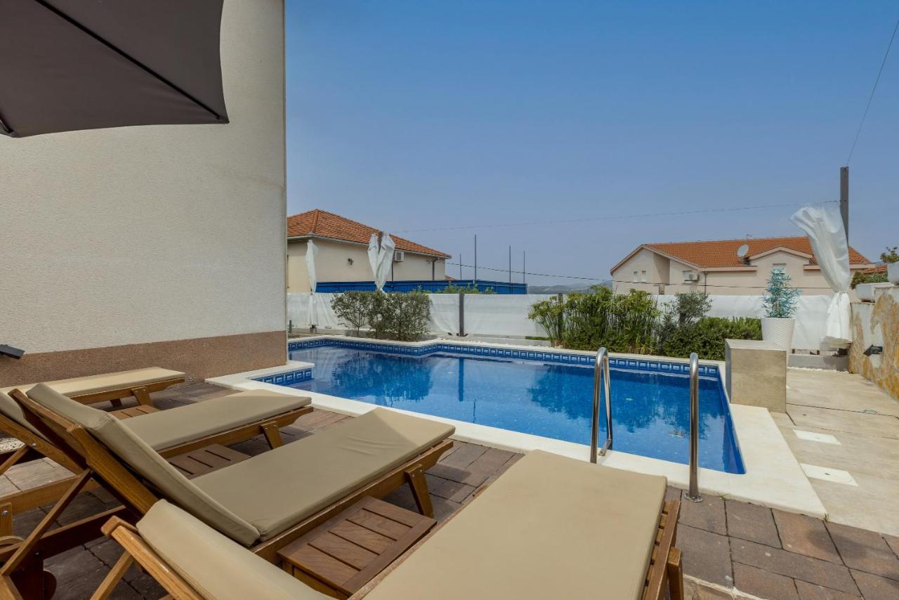 Villa Costa Blu With Pool By The Sea Trogir Exterior photo
